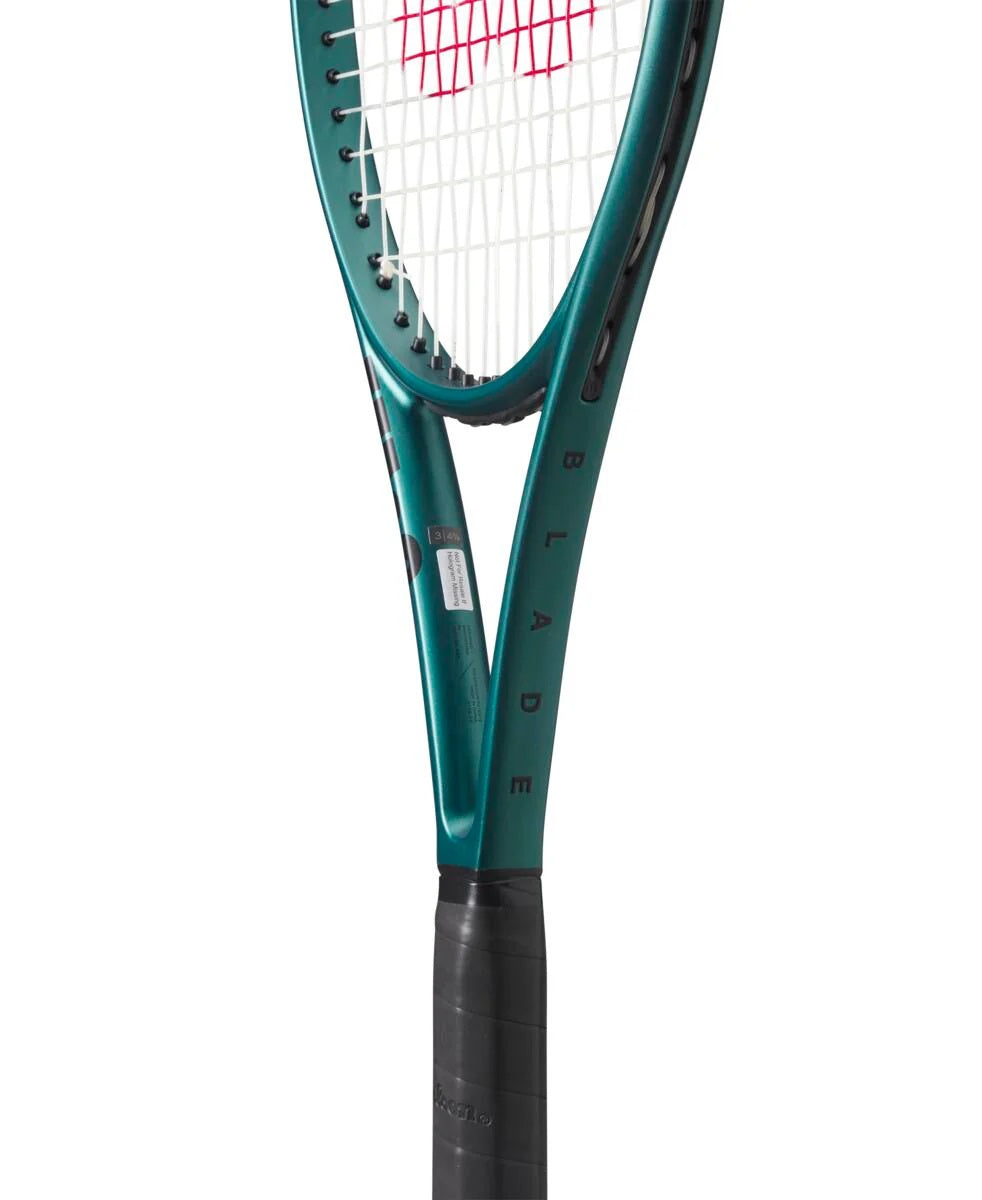Wilson Blade 100 v9 Tennis Racquet, throat and specifications detail